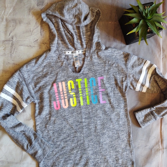 💥3/$20 Justice Grey V-Neck Gray Hoodie Size 6! - Picture 2 of 6